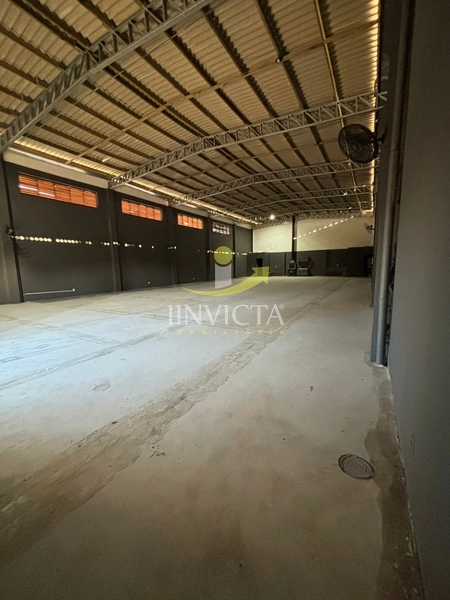 Pavilhão disponível para locação anual.: 3ª foto da galeria de imagens do imóvel