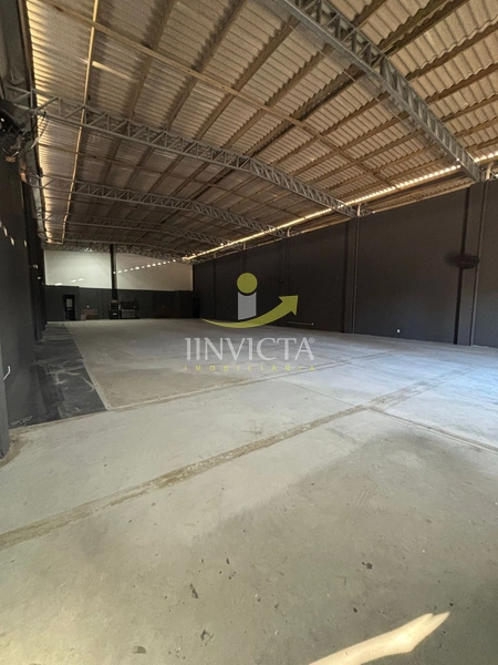 Pavilhão disponível para locação anual.: 2ª foto da galeria de imagens do imóvel
