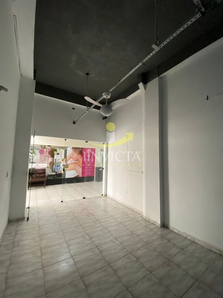 Loja disponível para locação anual.: 2ª foto da galeria de imagens do imóvel