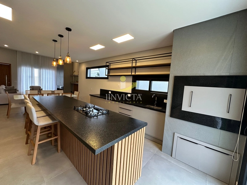 Espaço e Sofisticação – Casa com 4 Suítes em Condomínio Exclusivo: 8ª foto da galeria de imagens do imóvel