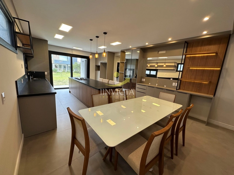 Espaço e Sofisticação – Casa com 4 Suítes em Condomínio Exclusivo: 5ª foto da galeria de imagens do imóvel