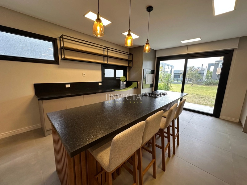 Espaço e Sofisticação – Casa com 4 Suítes em Condomínio Exclusivo: 4ª foto da galeria de imagens do imóvel