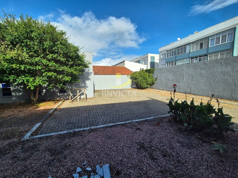 Imóvel em terreno inteiro, com amplo estacionamento frontal e nos fund: 23ª foto da galeria de imagens do imóvel