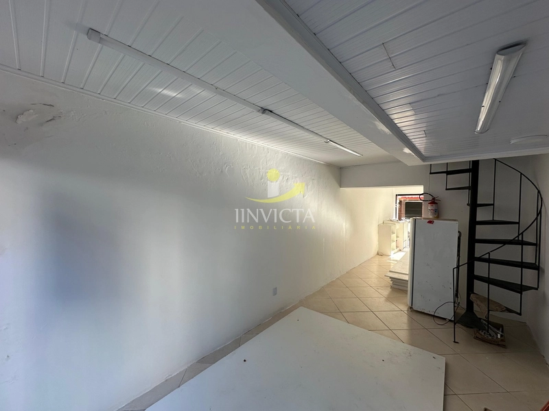 Loja disponível para locação anual no centro de Capão.: 4ª foto da galeria de imagens do imóvel