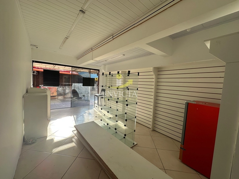 Loja disponível para locação anual no centro de Capão.: 3ª foto da galeria de imagens do imóvel