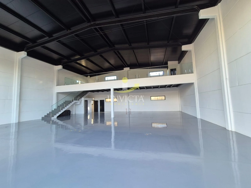 Loja disponível para locação anual no centro de Tramandaí.: 3ª foto da galeria de imagens do imóvel