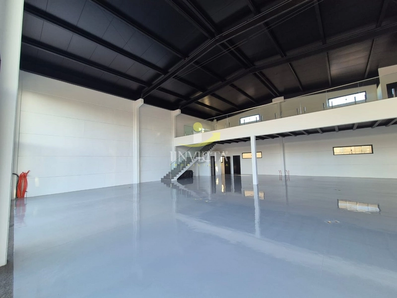 Loja disponível para locação anual no centro de Tramandaí.: 2ª foto da galeria de imagens do imóvel
