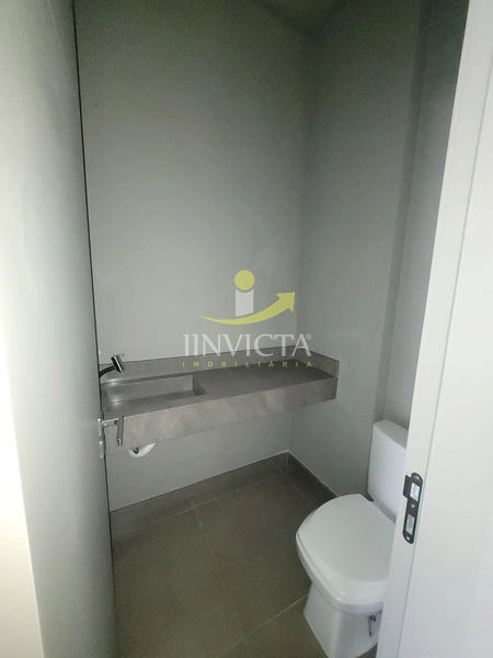 Loja disponível para locação anual no centro de Atlântida.: 4ª foto da galeria de imagens do imóvel