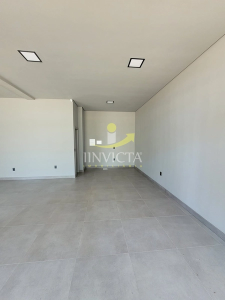 Loja disponível para locação anual no centro de Atlântida.: 1ª foto da galeria de imagens do imóvel