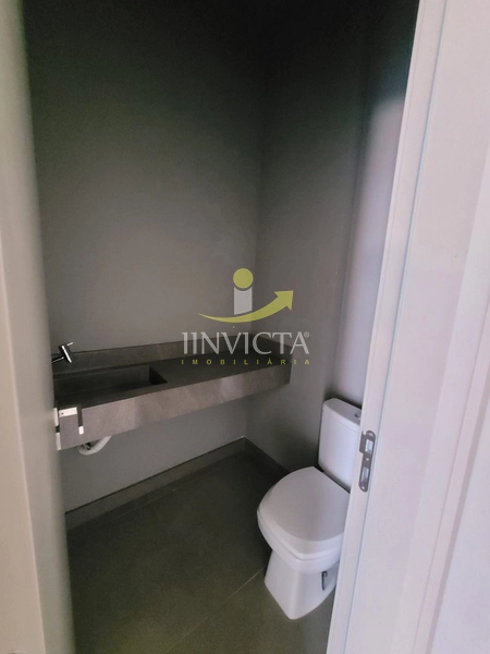 Loja disponível para locação anual no centro de Atlântida.: 4ª foto da galeria de imagens do imóvel