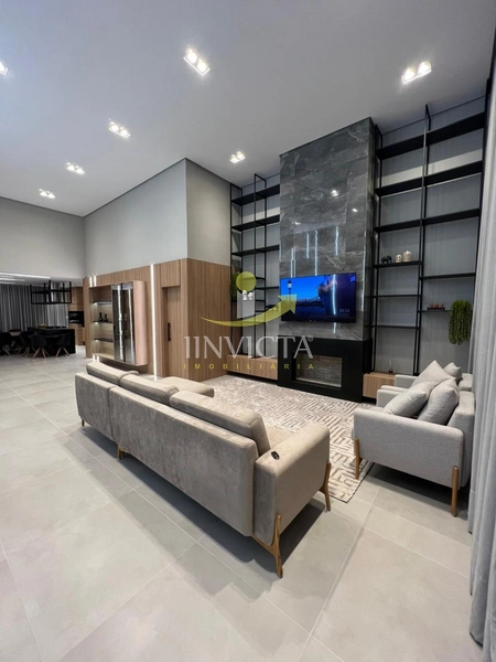 Casa com 4 suítes disponível para locação anual.