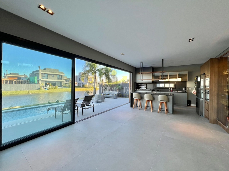 Casa com 4 suítes disponível para locação de temporada.: 6ª foto da galeria de imagens do imóvel