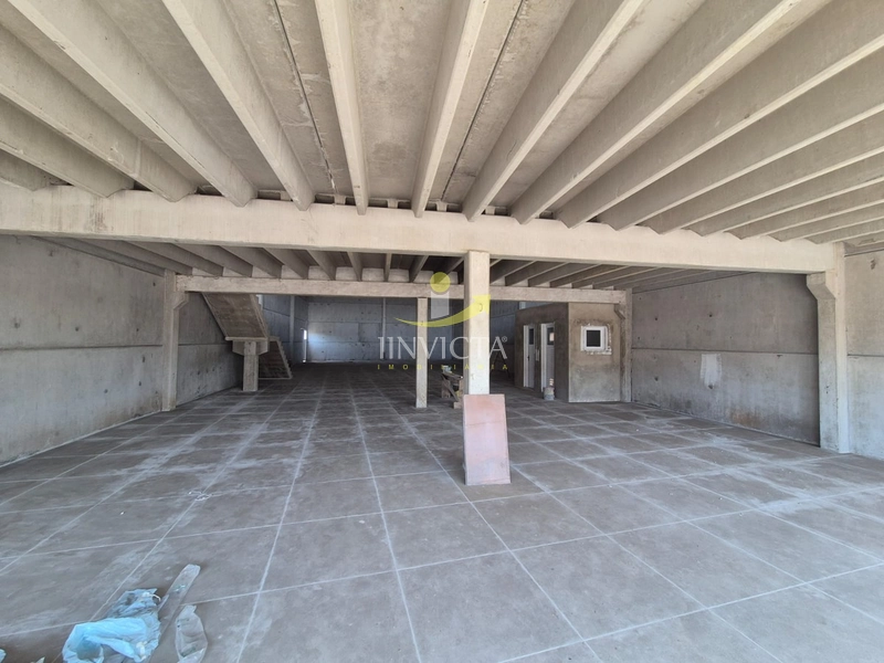 Loja disponível para locação anual.: 2ª foto da galeria de imagens do imóvel