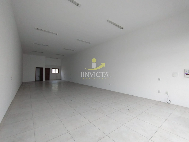 Loja ampla com 111m² e pé-direito de 4 metros, na Av. Paraguassu.: 2ª foto da galeria de imagens do imóvel