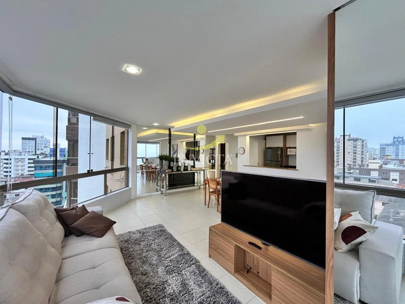 APARTAMENTO MOBILIADO COM 3 DORMITÓRIOS, CENTRO 50 METROS DO MAR!: 2ª foto da galeria de imagens do imóvel