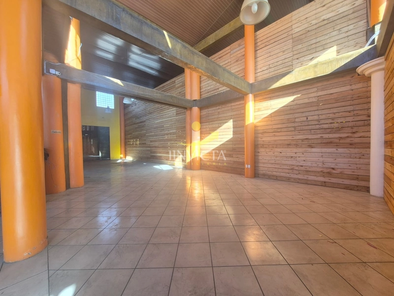 Loja de esquina medindo 450m² disponível para locação anual.: 6ª foto da galeria de imagens do imóvel