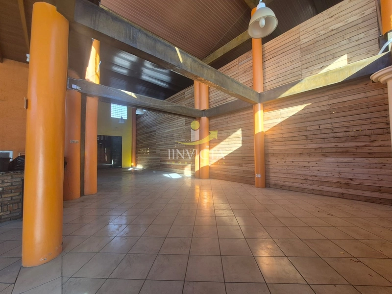 Loja de esquina medindo 450m² disponível para locação anual.: 4ª foto da galeria de imagens do imóvel