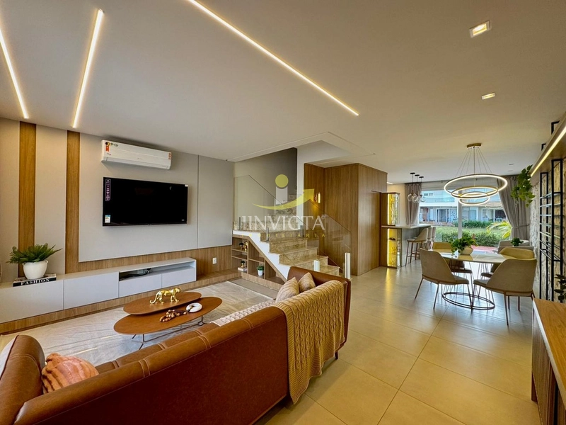 Sobrado Mobiliado e Decorado em Condomínio Fechado