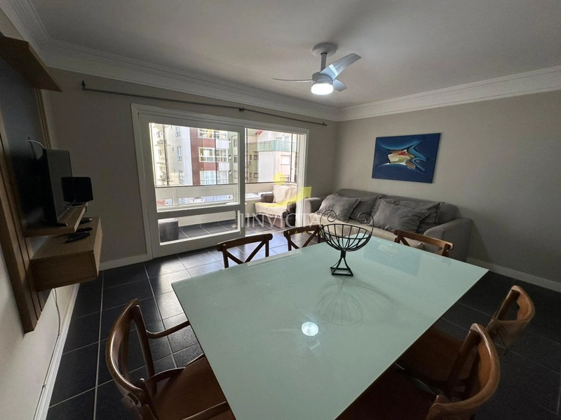 APARTAMENTO AMPLO E AREJADO – A POUCOS METROS DO MAR!: 3ª foto da galeria de imagens do imóvel