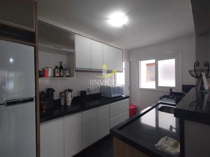 APARTAMENTO AMPLO E AREJADO – A POUCOS METROS DO MAR!: 3ª foto da galeria de imagens do imóvel