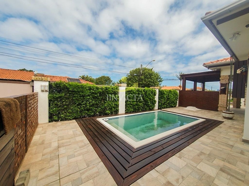 Casa com 3 Quartos e Piscina – Temporada em Xangri-Lá: 1ª foto da galeria de imagens do imóvel