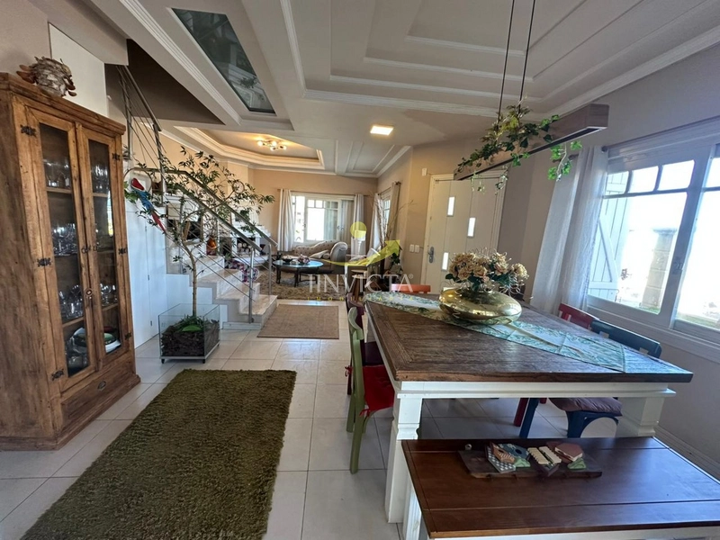 Sobrado com 4 dormitórios, 2 suítes – Frente à praça e ao mar!: 3ª foto da galeria de imagens do imóvel