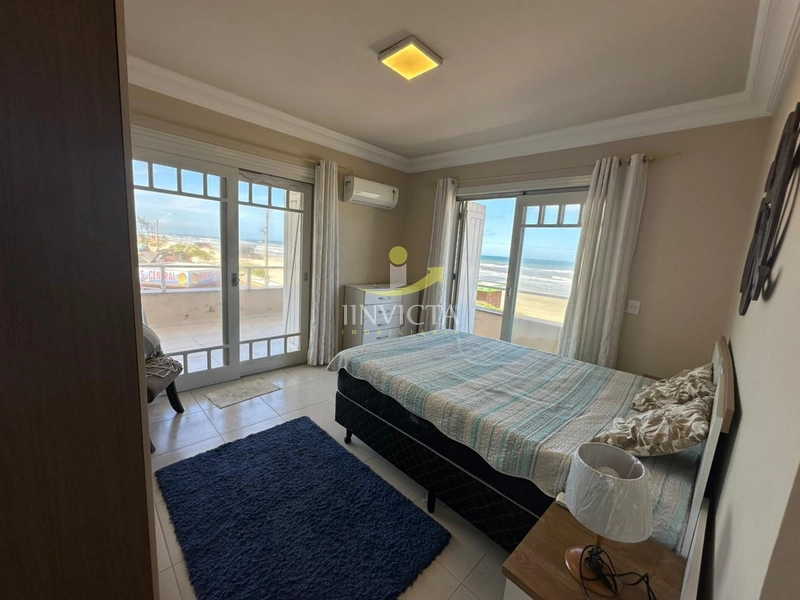 Sobrado com 4 dormitórios, 2 suítes – Frente à praça e ao mar!: 13ª foto da galeria de imagens do imóvel