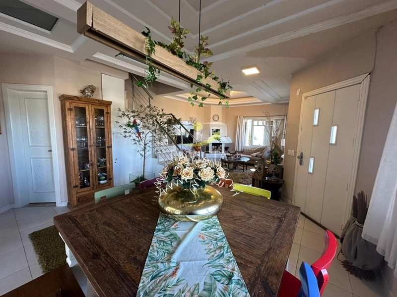 Sobrado com 4 dormitórios, 2 suítes – Frente à praça e ao mar!: 4ª foto da galeria de imagens do imóvel