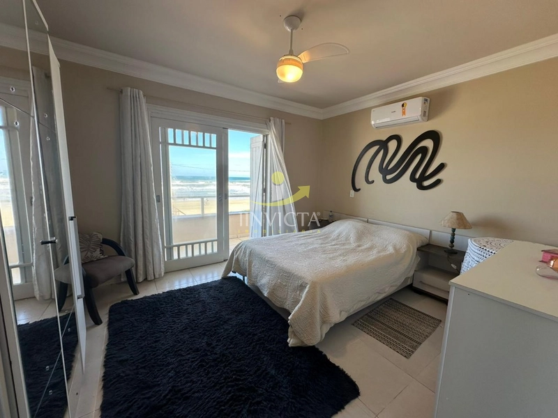 Sobrado com 4 dormitórios, 2 suítes – Frente à praça e ao mar!: 16ª foto da galeria de imagens do imóvel