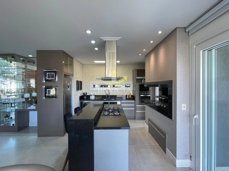 Sobrado com 4 suítes disponível para locação de temporada.: 10ª foto da galeria de imagens do imóvel