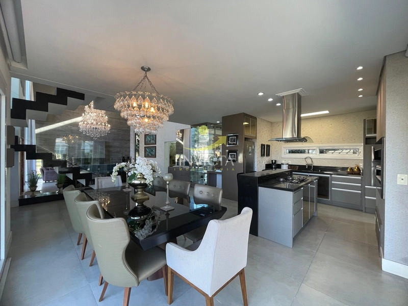 Sobrado com 4 suítes disponível para locação de temporada.: 3ª foto da galeria de imagens do imóvel