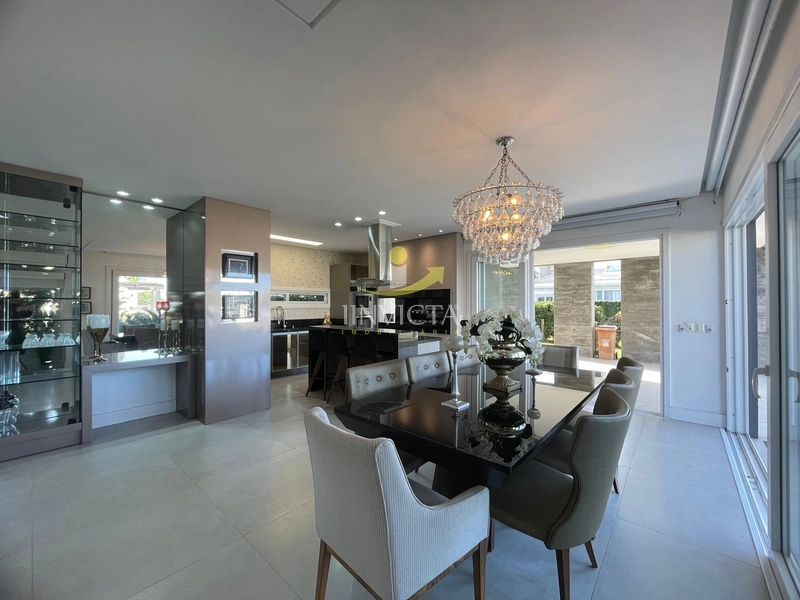 Sobrado com 4 suítes disponível para locação de temporada.: 7ª foto da galeria de imagens do imóvel