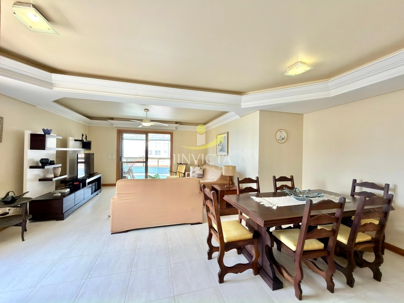 Apartamento de 4 dormitórios disponível para locação de temporada.: 2ª foto da galeria de imagens do imóvel