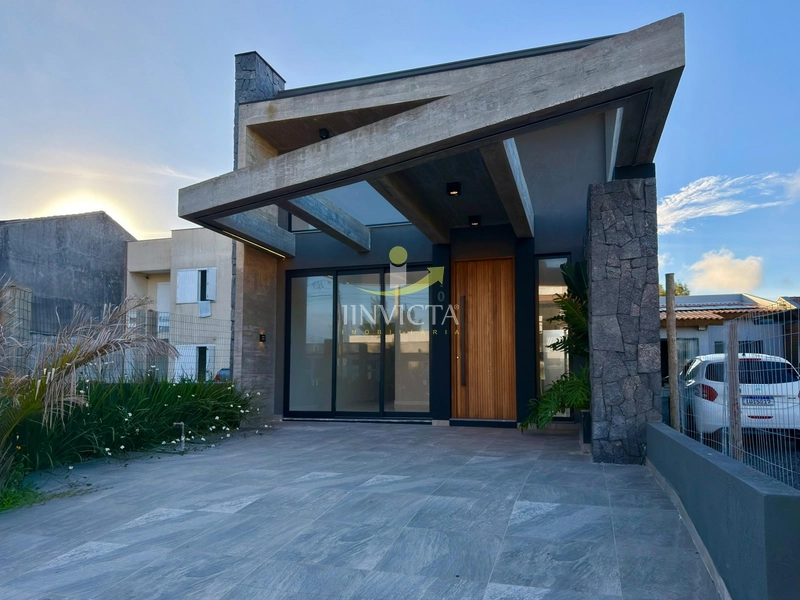 SOBRADO COM VISTA PARA O MAR À VENDA EM CAPÃO DA CANOA!