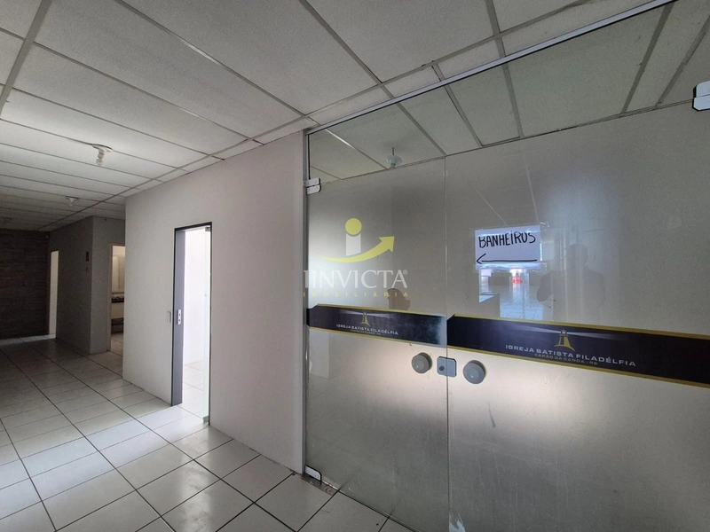 Loja disponível para locação anual.: 22ª foto da galeria de imagens do imóvel