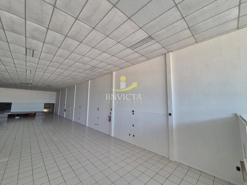 Loja disponível para locação anual.: 3ª foto da galeria de imagens do imóvel