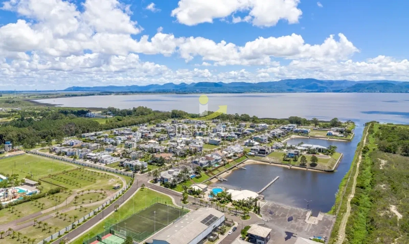 TERRENO À VENDA EM CONDOMÍNIO FECHADO!!