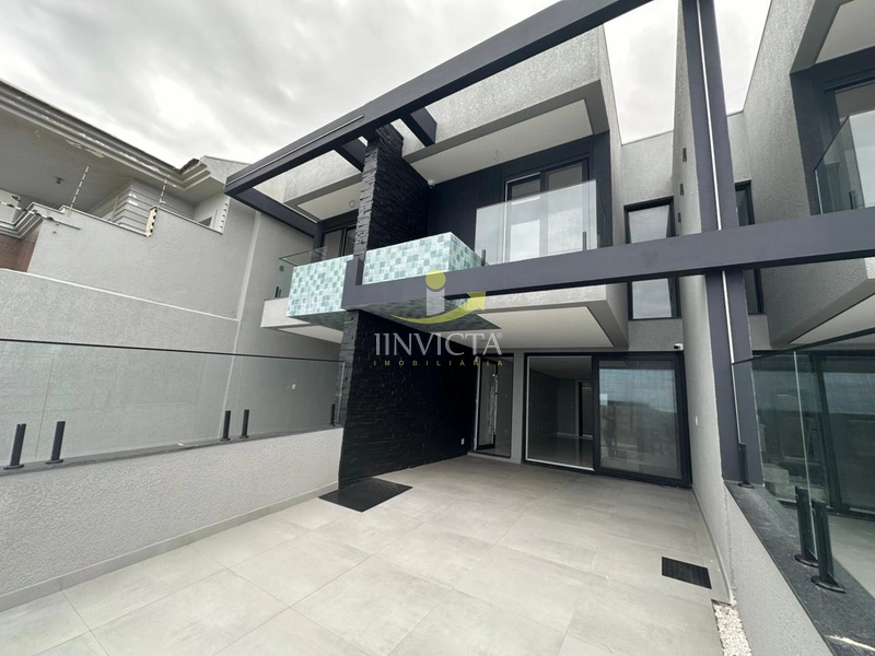 SOBRADO A BEIRA MAR DISPONÍVEL PARA LOCAÇÃO ANUAL