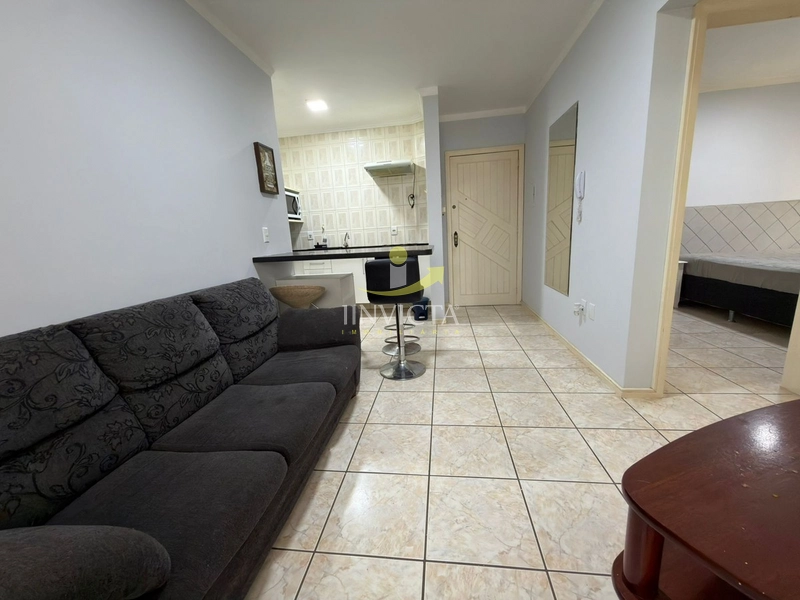 Apartamento de 2 dormitórios disponível para locação anual.