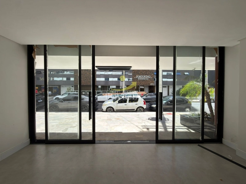Loja disponível para locação anual: 2ª foto da galeria de imagens do imóvel