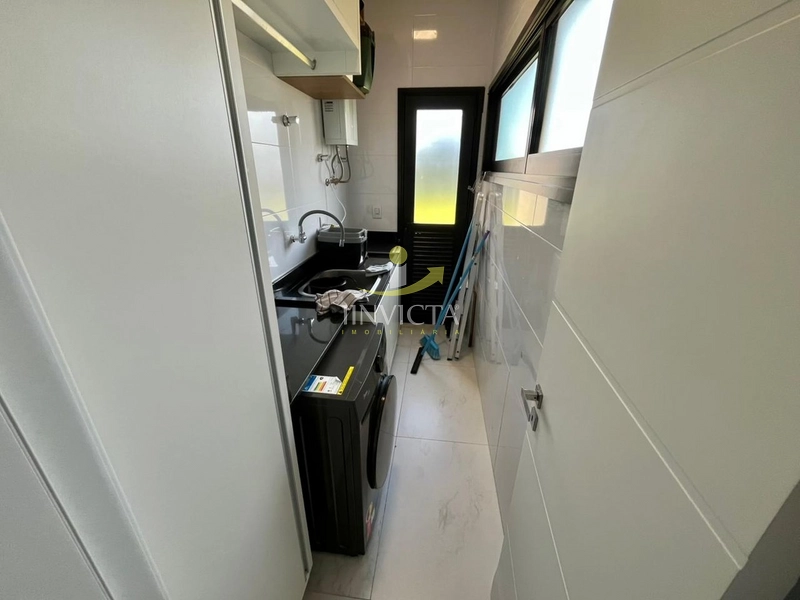 Casa com 4 suítes disponível para locação anual.: 7ª foto da galeria de imagens do imóvel