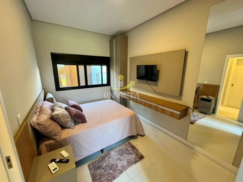 Casa com 4 suítes disponível para locação anual.: 8ª foto da galeria de imagens do imóvel