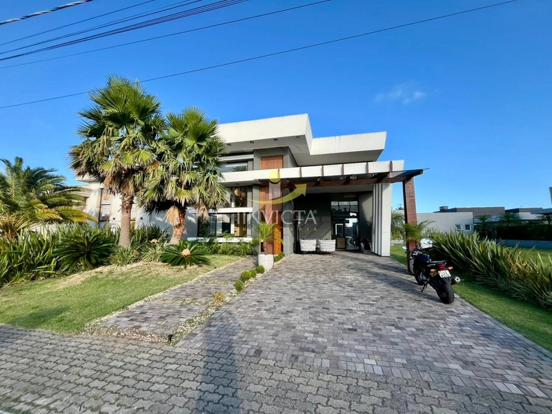 Casa com 4 suítes disponível para locação anual.: 1ª foto da galeria de imagens do imóvel