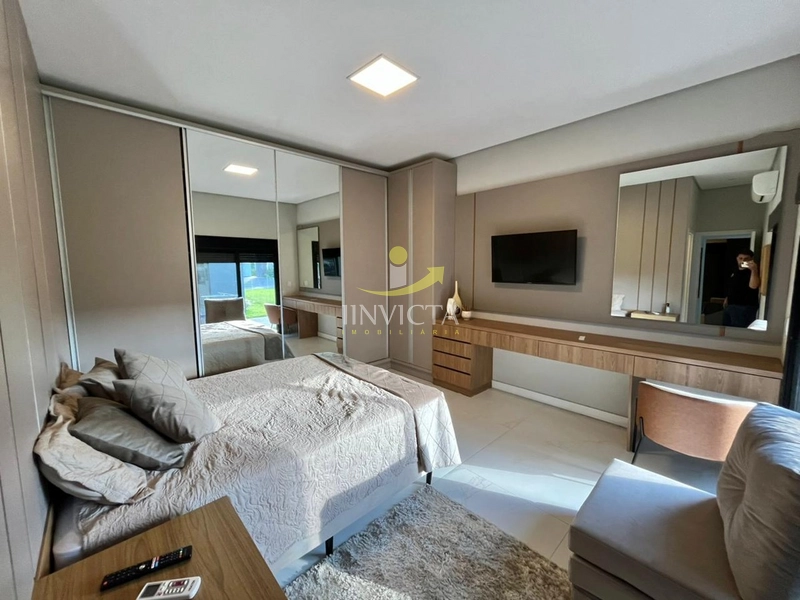 Casa com 4 suítes disponível para locação anual.: 9ª foto da galeria de imagens do imóvel