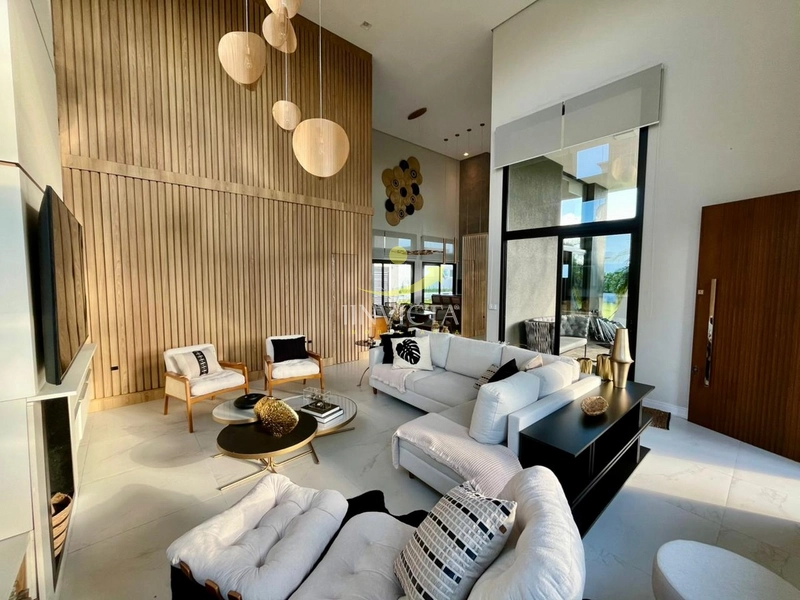 Casa com 4 suítes disponível para locação anual.: 3ª foto da galeria de imagens do imóvel