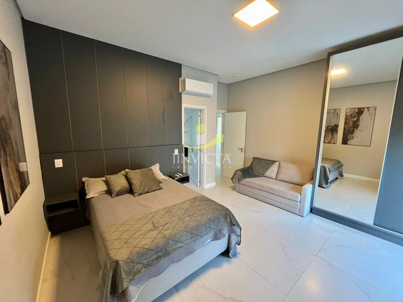 Casa com 4 suítes disponível para locação anual.: 14ª foto da galeria de imagens do imóvel