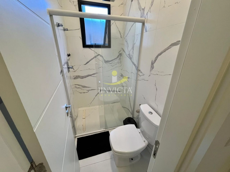 Casa com 4 suítes disponível para locação anual.: 10ª foto da galeria de imagens do imóvel