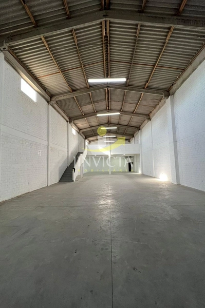 Pavilhão disponível para locação anual.: 4ª foto da galeria de imagens do imóvel