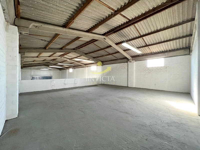 Pavilhão disponível para locação anual.: 13ª foto da galeria de imagens do imóvel