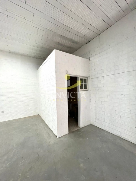 Pavilhão disponível para locação anual.: 7ª foto da galeria de imagens do imóvel